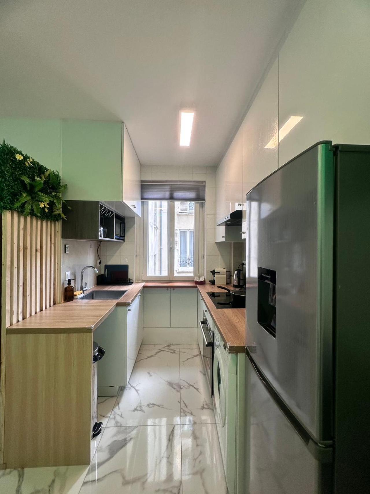 Superbe Appartement Renove Au Coeur De La Capitale Paris Luaran gambar