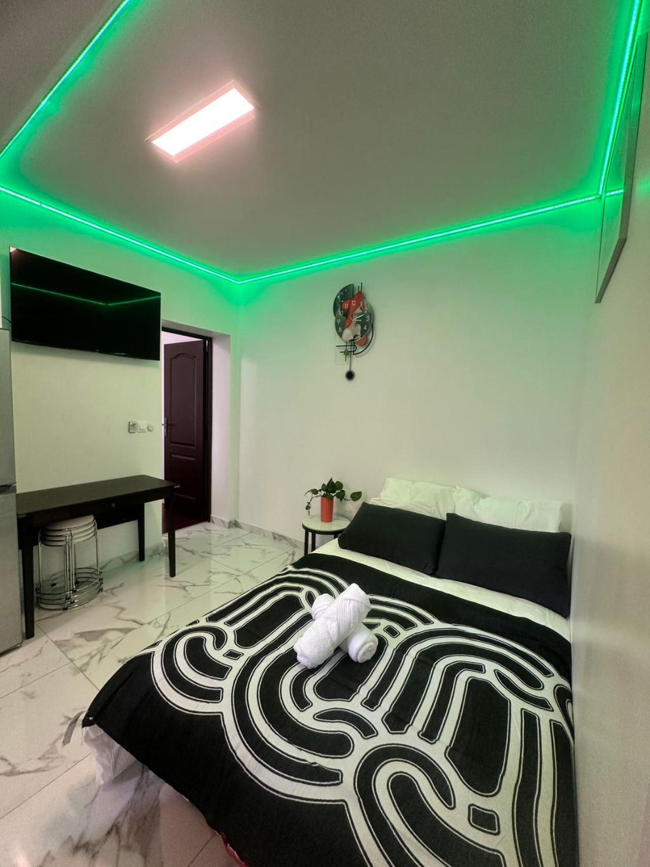 Superbe Appartement Renove Au Coeur De La Capitale Paris Luaran gambar